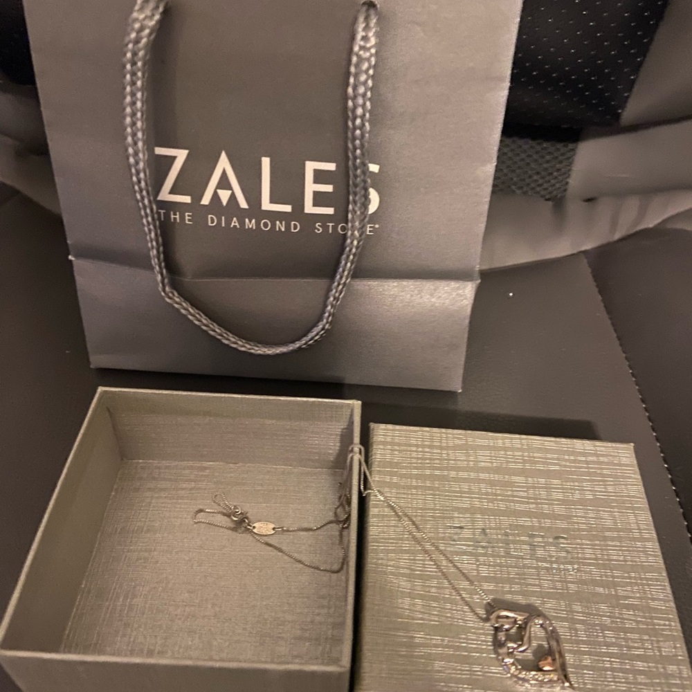Zales Silver Heart Necklace .